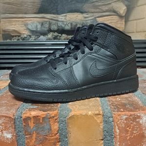 All black jordan 1s size 7 youth
